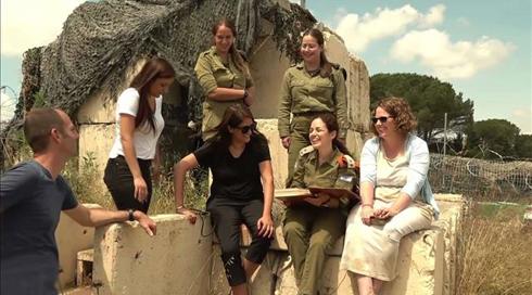 "איבדנו פה אנשים": החיילות שקיבלו את אות המערכה חוזרות למוצב בגבול לבנון