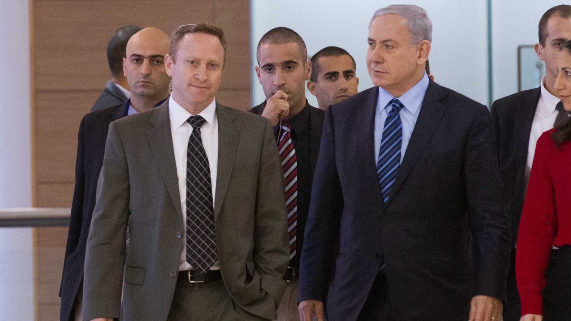 ארי הרו עם רה"מ נתניהו