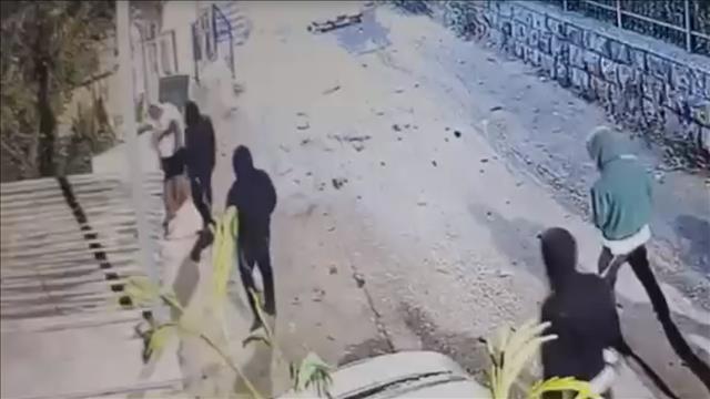 תיעוד תקיפה בשייח' ג'ראח
