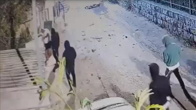 תיעוד תקיפה בשייח' ג'ראח