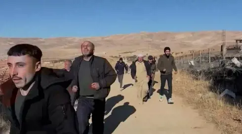 עדות נדירה מבן העדה של אסד: חשש מטבח ובקשה מישראל - "תעזרו לנו, אנשים פה עניים"