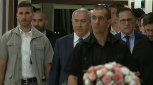 מעצרם של יועצי רה"מ בפרשת "קטרגייט" הוארך - נתניהו: "מדובר בבלוף"