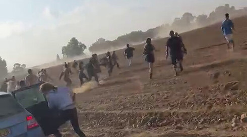 "האוטובוס עצר כל כמה מטרים כדי לא לדרוס גופות":
