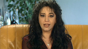 עפרה חזה. 1999