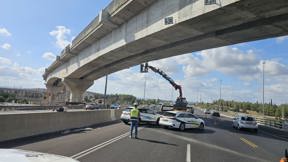 בטון מגשר 431 נפל על כביש 1