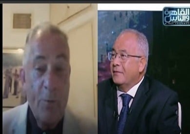 עיתונאי "הארץ" גדעון לוי (משמאל) ואיש התקשורת המצרי איהאב קאסם