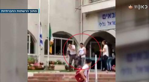 מכות ואיומים: שיכור נכנס לשטח בית ספר - המאבטח לא עשה דבר (1)