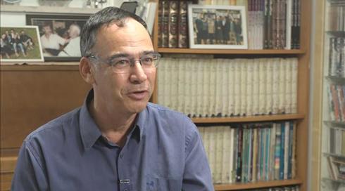 שי ניצן לכאן חדשות: "לא החזקתי אף אחד בגרון"