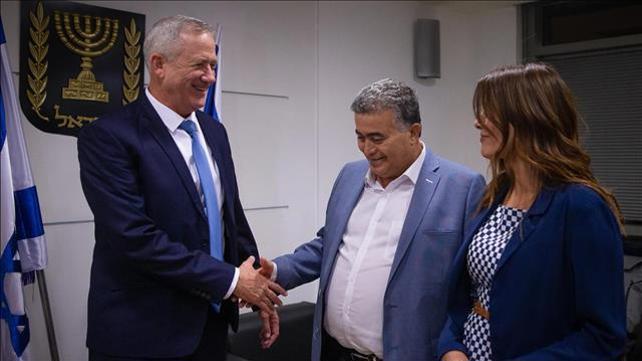 אורלי לוי אבקסיס, עמיר פרץ ובני גנץ