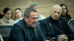 איש עסקים אייל ולדמן בוכה ועדת המדע פרס ישראל 3.3.24 F240303YS21