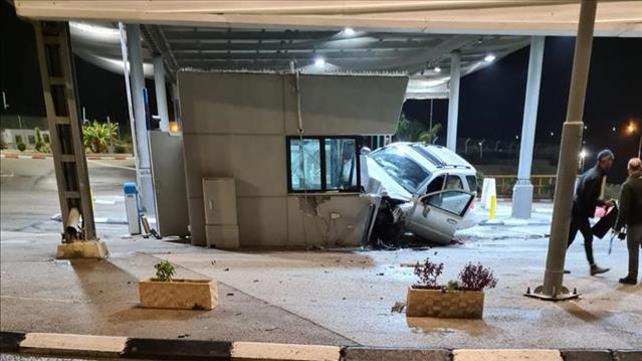 פיגוע דריסה, פיגוע, דריסה, מחבל, מעבר תאנים, מחסום, אבני חפץ, מאבטח, 6.12.21