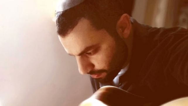 עטיפת הסינגל "להתגלות" של עומרי כהן