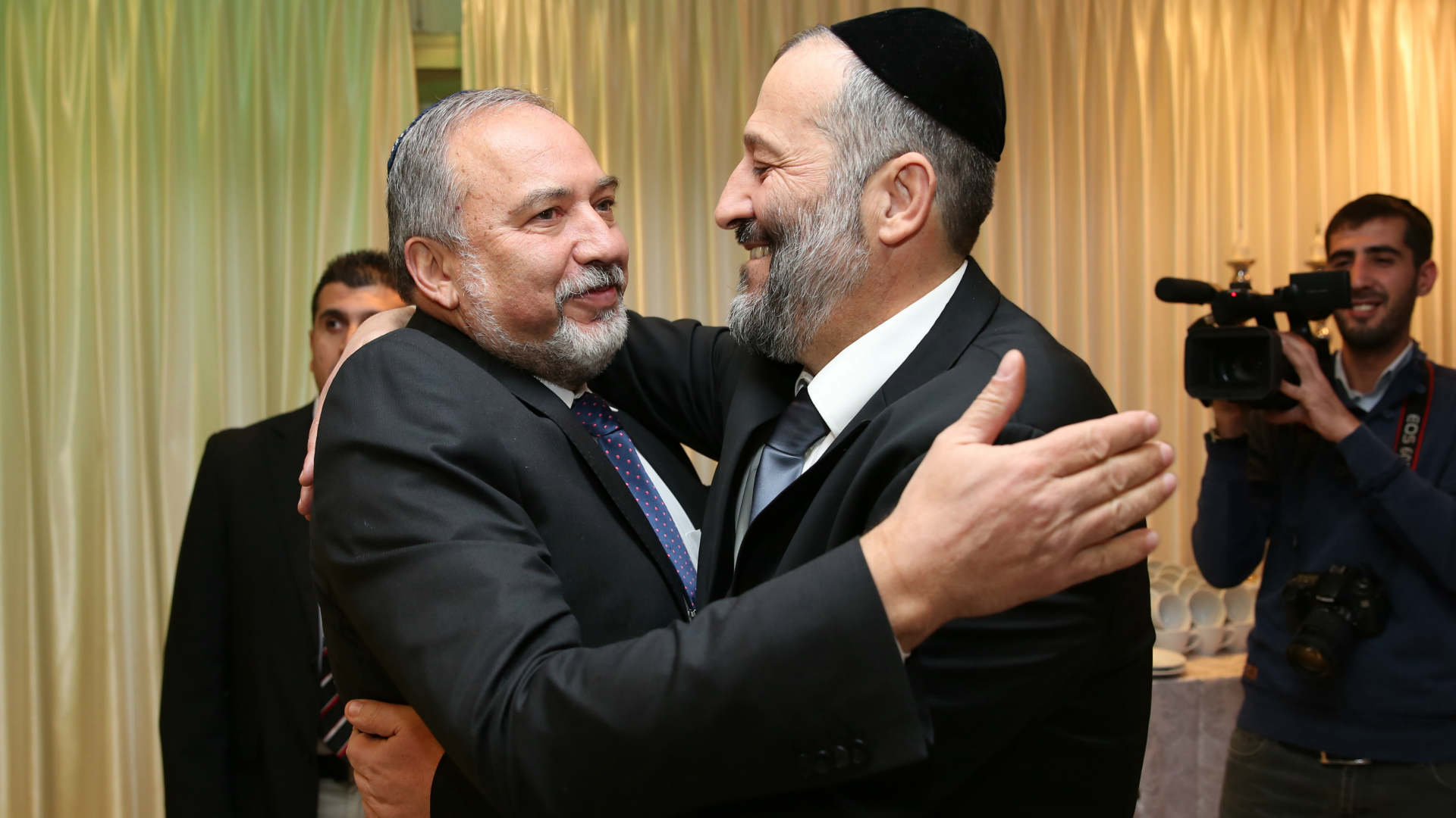 ליברמן ודרעי, 2015