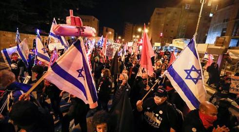 חצי שנה למחאה: מפגינים נגד השוטרים - "מספר אחת בדיכוי"