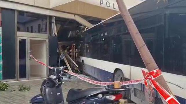 אטובוס התנגש בחנות בתל אביב 13.03.22