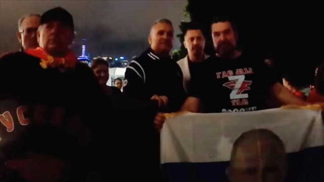 אביו של נובאק ג'וקוביץ' עם תומכי פוטין 