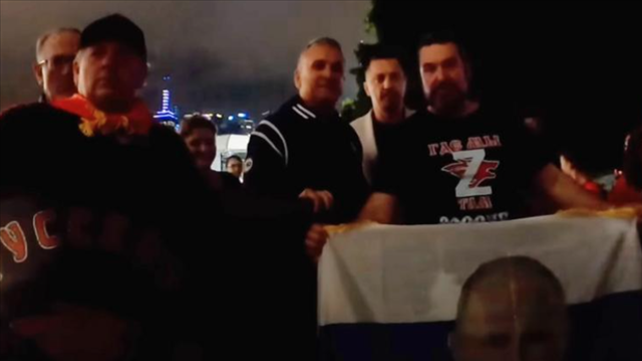 אביו של נובאק ג'וקוביץ' עם תומכי פוטין 