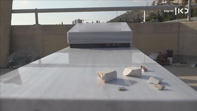 מצבת הקצין שמת בכלא