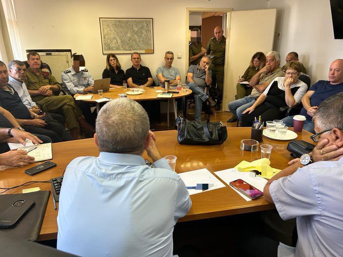 גל הירש ומשפחות החטופים והנעדרים