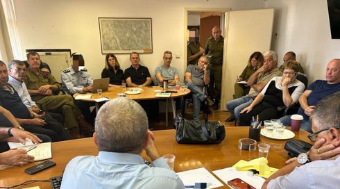 "משרד הבריאות המליץ לפנות את החטופות לסורוקה - אך הירש 'קבע עובדות בשטח'"