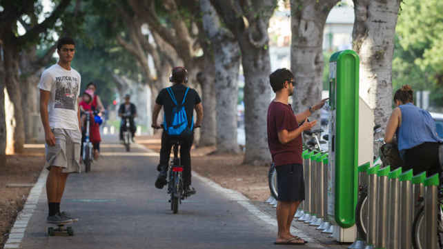 רוכבי אופניים בת"א
