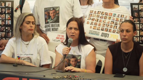"הורגים אותנו בהמתנה": משפחות חטופים קוראות להשבית את המשק