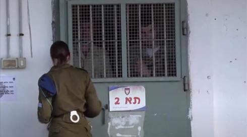 אימת החיילים הכלואים: פרידה מכלא 6 המיתולוגי