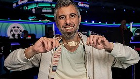 אסי משה עם הצמיד באליפות העולם בפוקר
