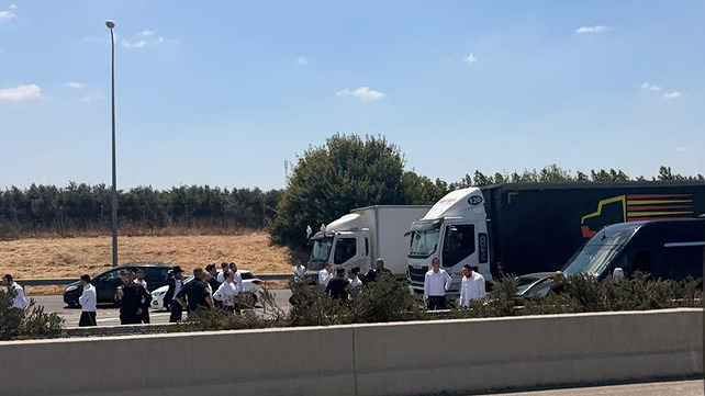 מפגינים חרדים חוסמים את כביש 6 באזור מחלף ניצני עוז, יוני 2026