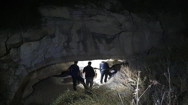 חוליית שודדי עתיקות נתפסת על חם במערה ליד רהט 17.11.22