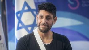 עידן עמדי עם שחרורו מבית החולים, בחודש ינואר