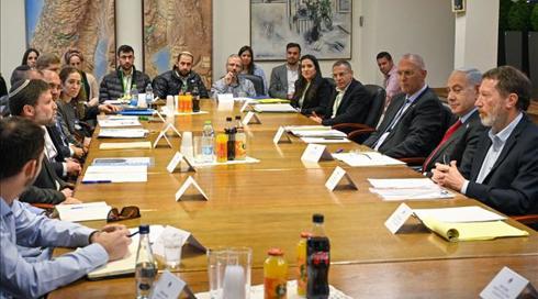 בזמן המחאה: נתניהו, סמוטריץ' ואנשי האוצר התכנסו לדיון על תקציב המדינה