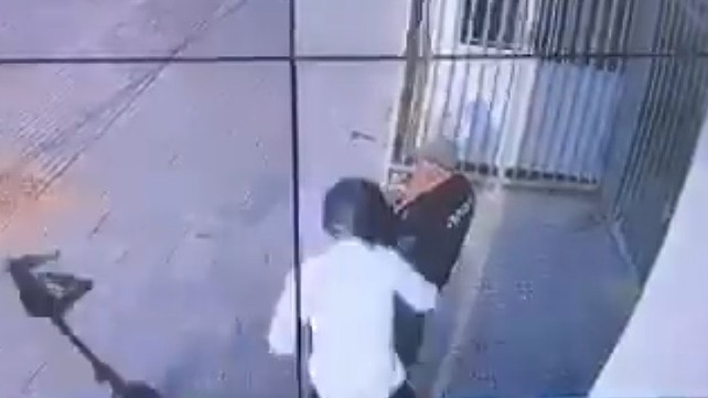 רגע חטיפת הנשק בגבעת שמואל, הבוקר