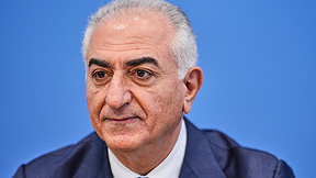 רזא שאה פהלווי במסיבת עיתונאים בברלין