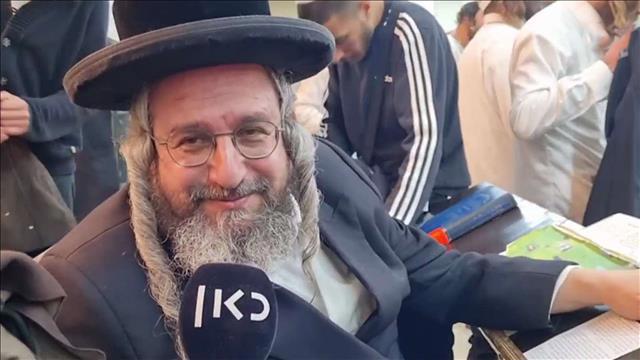 עקיבא וייס | חוגגים למרות האזהרות