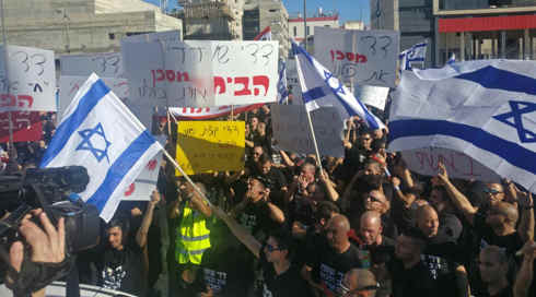מאות כבאים הפגינו במחאה על תנאי העסקתם