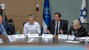 הקרב על הגיוס עולה מדרגה: מהומה בוועדת חוץ וביטחון - והחסימות של החרדים ברחבי הארץ