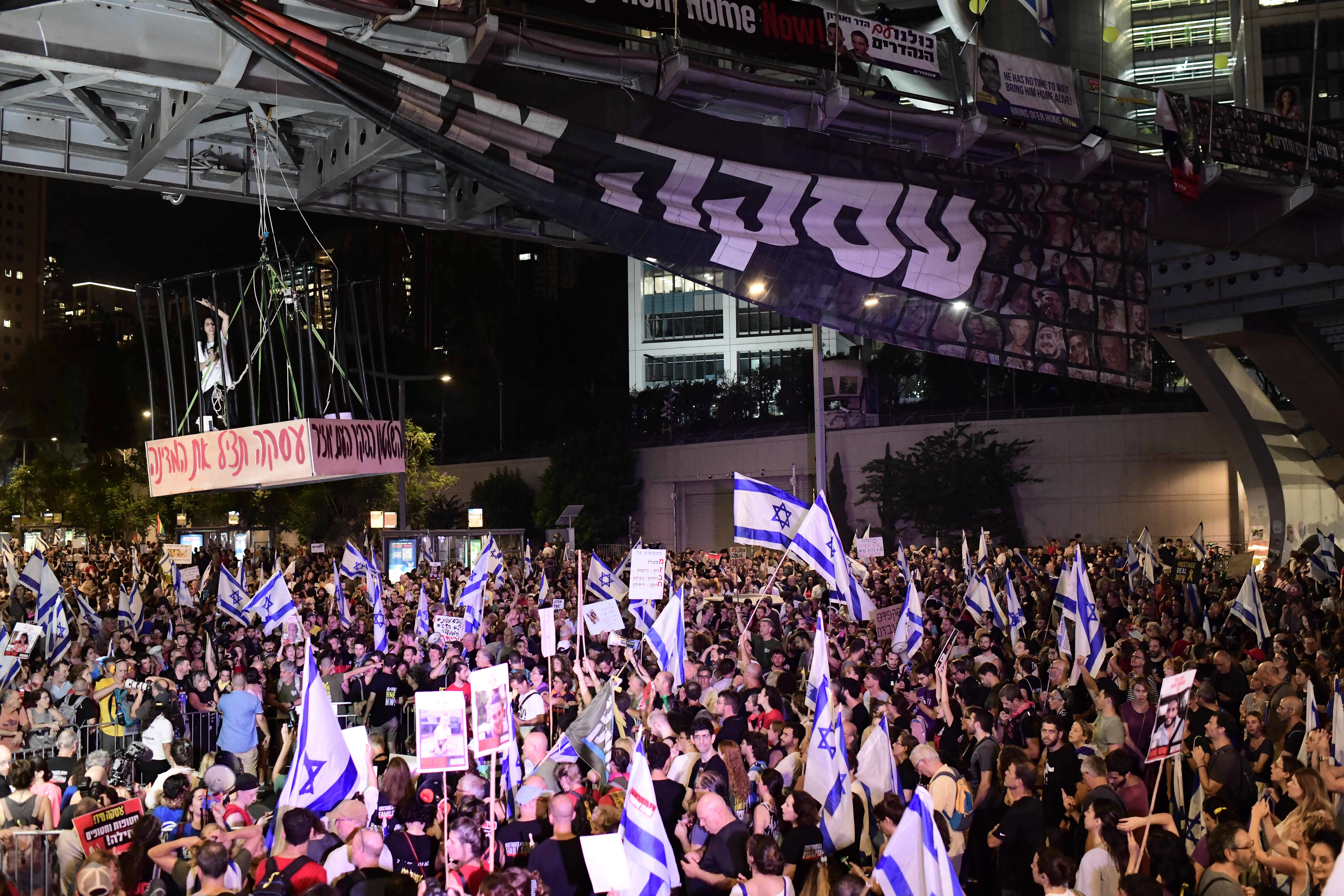 הפגנה לשחרור החטופים מול הקריה