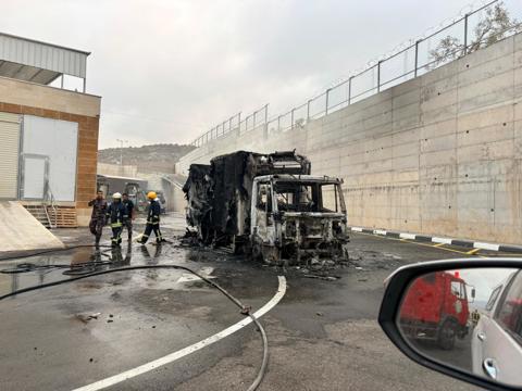 משאית שהוצתה באזור התעשייה דיר שרף