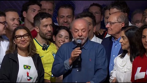 לא רק אצלנו: לולה נשאר בשלטון, נשיא סרביה הודח - איך זה ישפיע עלינו?