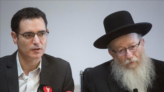השר ליצמן ומנכ"ל משרד הבריאות בר סימן טוב במסיבת עיתונאים על הקורונה, מארס 2020