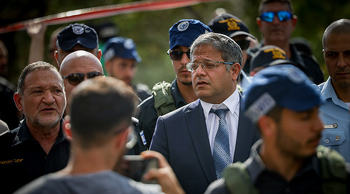 השר בן גביר מראיין קציני משטרה: "מה תעשה אם ערבי יטריד יהודיה?"